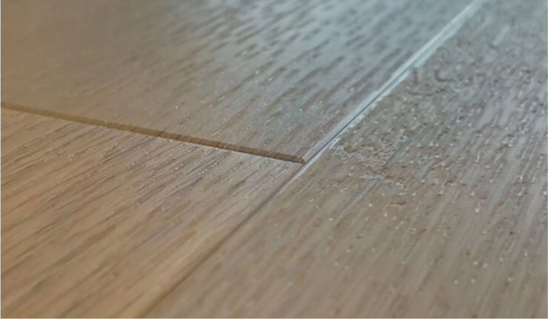 Detailfoto V-groef bij houtlook rechte planken