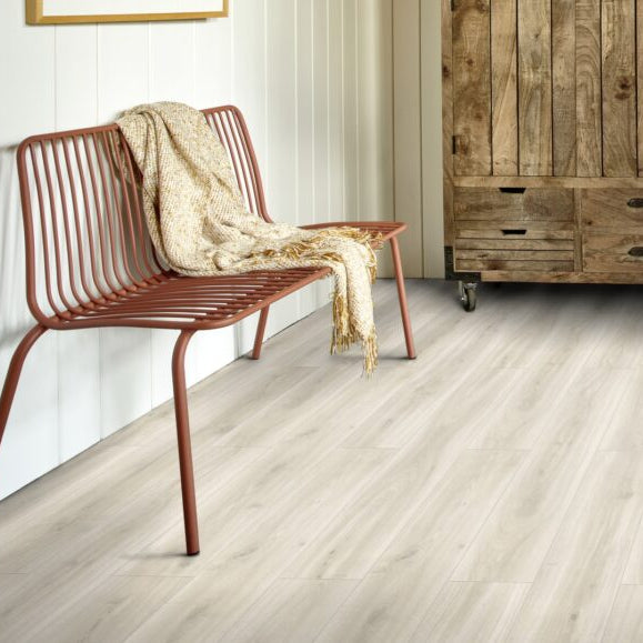 Classic Oak 24201 - Moduleo LayRed
