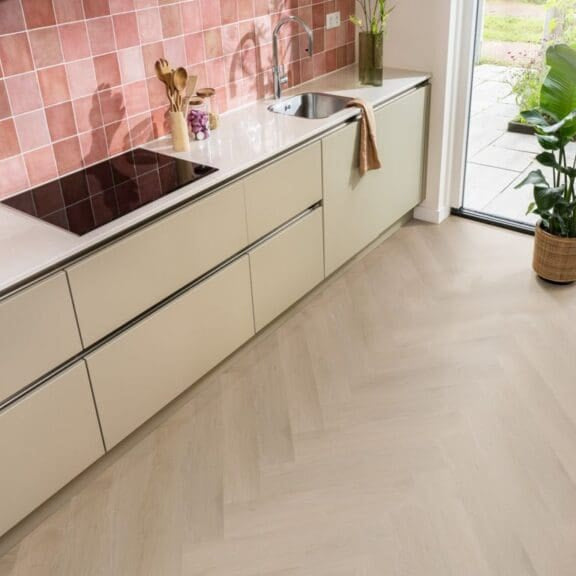 Spigato Navaro Fischgrätenmuster, Klick-Eiche natur