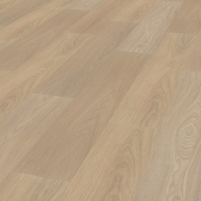 Close-up van Vivafloors 7810 click pvc vloer met rechte planken en natuurlijke eiken uitstraling.