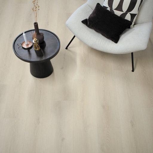 Sfeerfoto van Gelasta Sierra 3001 beige met bijzettafel en stoel