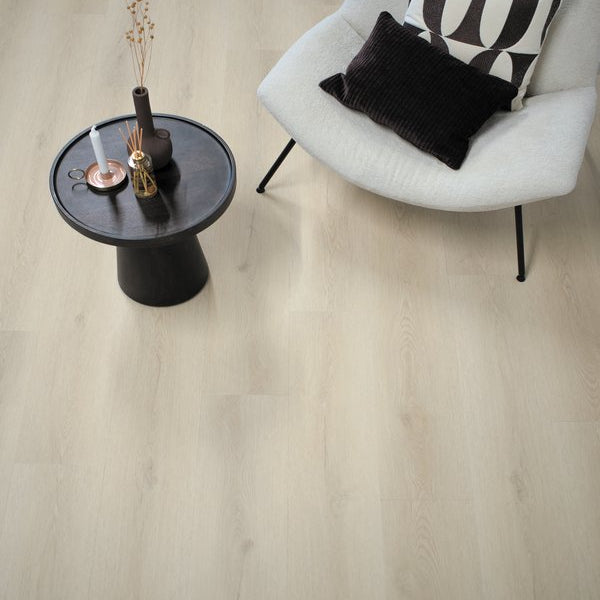 Sfeerfoto van Gelasta Sierra 3001 beige met bijzettafel en stoel