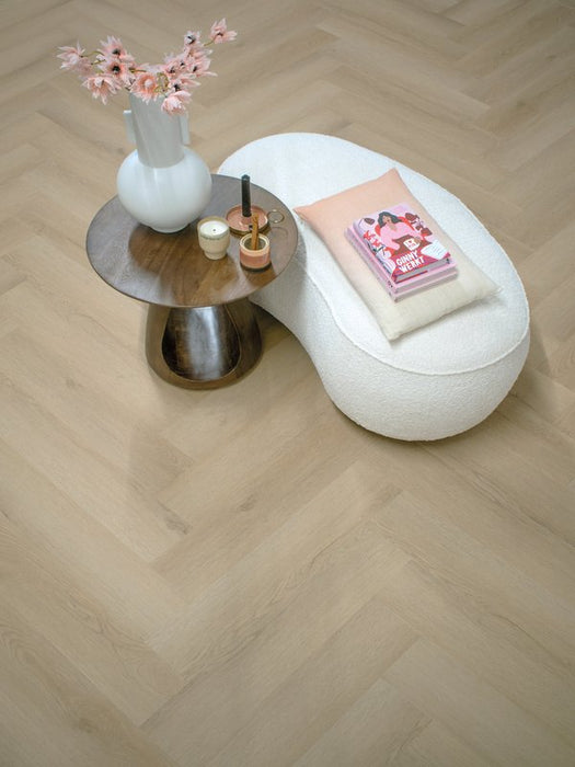 Sfeerfoto van Gelasta Sierra Visgraat 3103 natural met zitkussen