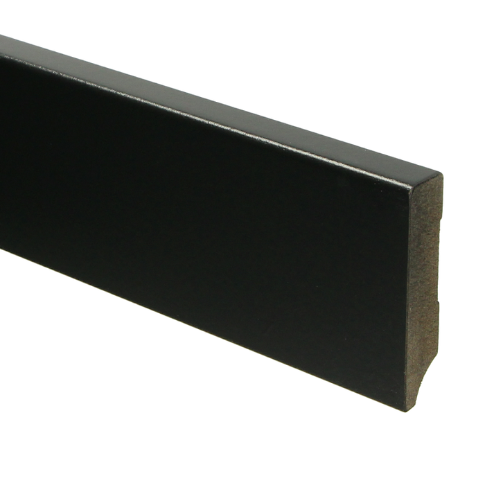 Moderne plint 70x15 voorgelakt RAL 9005